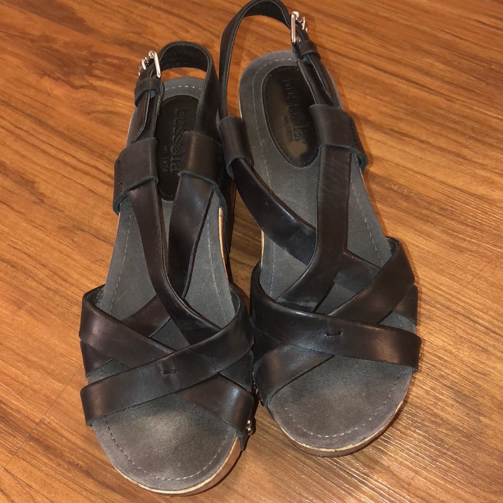 Black wedges